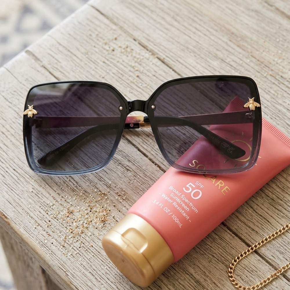 Elegant Black Sunglasses with Gold Accents - Picture 5 of 5